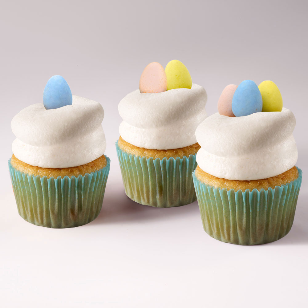 CAKE-001T7 - Cadbury® Easter Eggs Vanilla Cloud